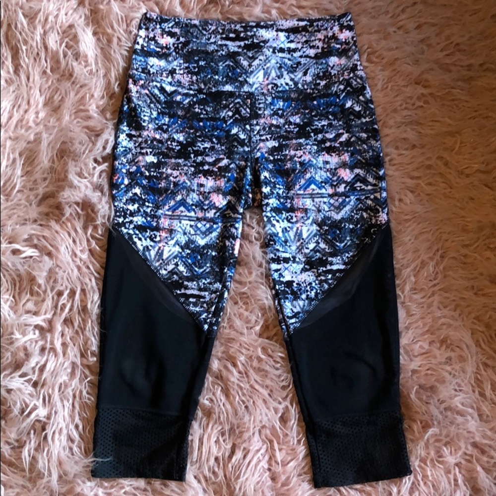 MARIKA: Cropped workout pants. EUC.